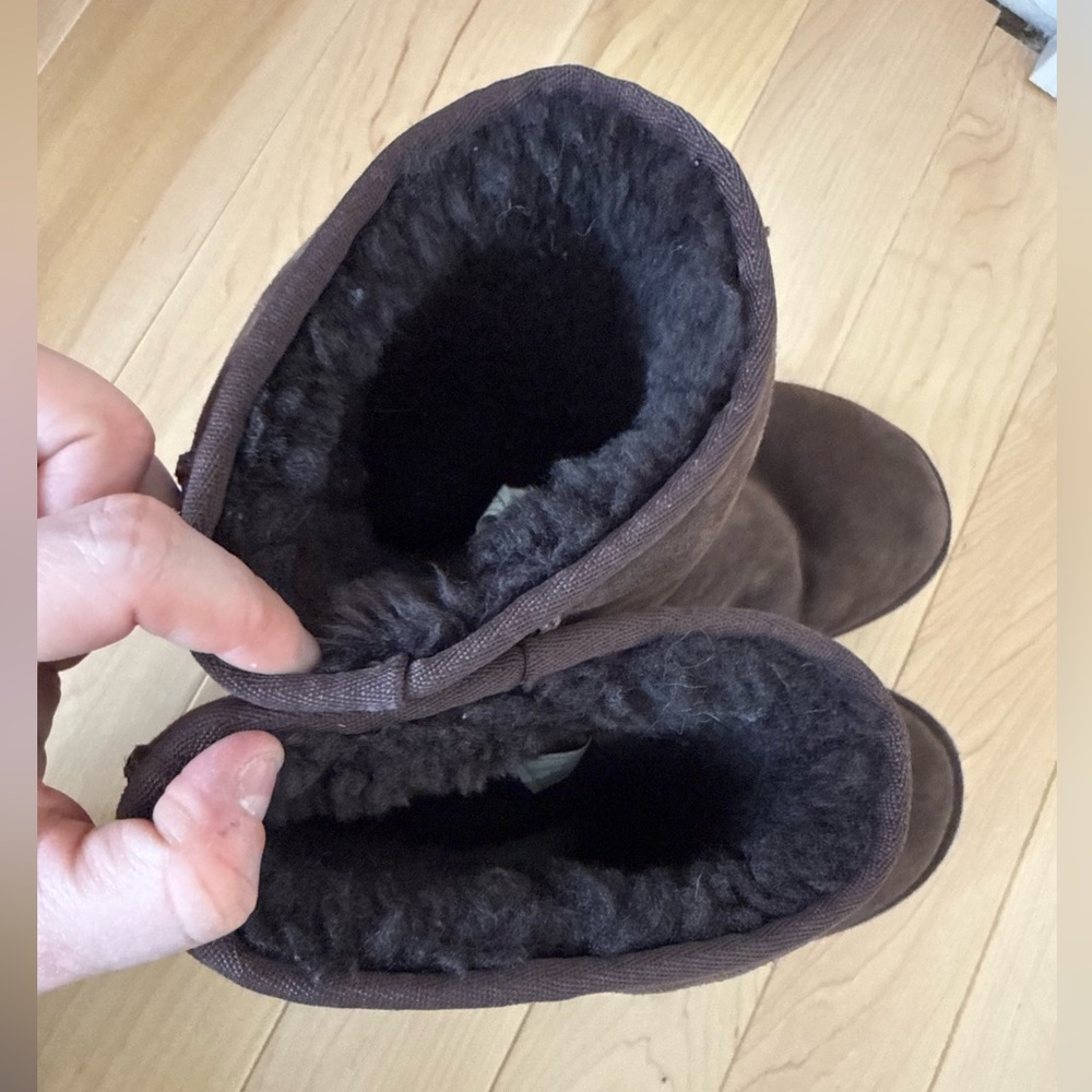 UGG Classic short boots in chocolate brown, women's size 7 - Picture 5 of 10